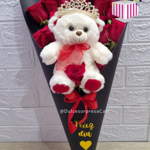 bouquet de rosas , oso y corona