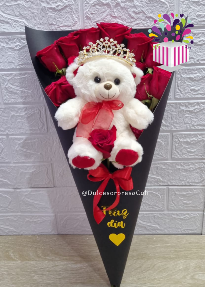 bouquet de rosas , oso y corona