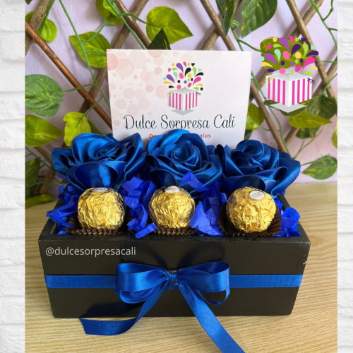 rosas azules y ferreros dulce sorpresa cali san valentin
