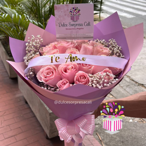 bouquet con rosas rosadas