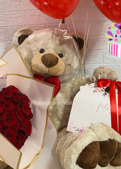 oso con rosas rojas, globos , amor y amistad